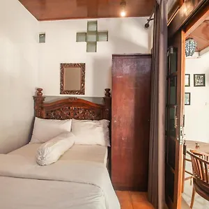 2* Pensión Taksu Bali